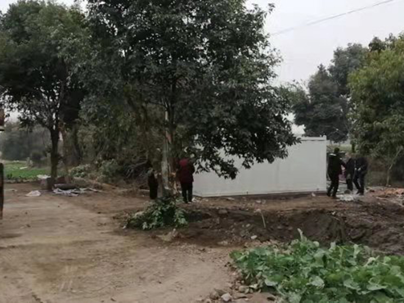 集裝箱式污水處理設(shè)備到貨現(xiàn)場